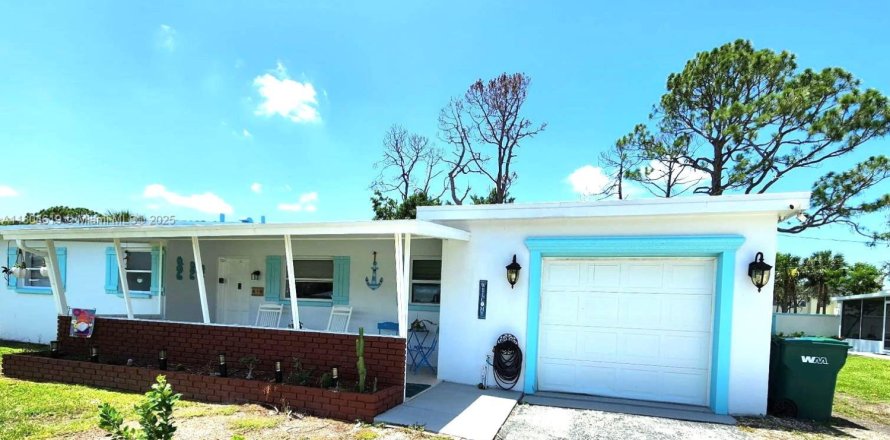 House in Fort Myers, Florida 2 bedrooms, 90.39 sq.m. № 1864449