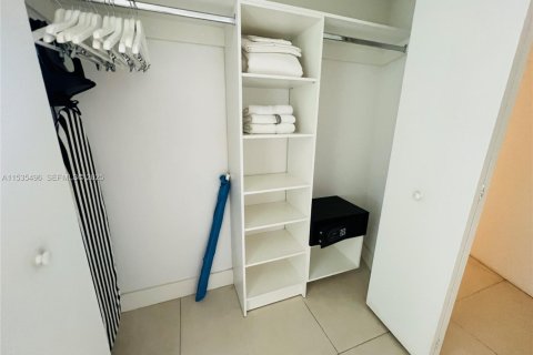 Copropriété à vendre à Hollywood, Floride: 2 chambres, 100.98 m2 № 1976602 - photo 20