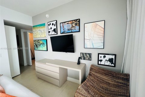 Copropriété à vendre à Hollywood, Floride: 2 chambres, 100.98 m2 № 1976602 - photo 16