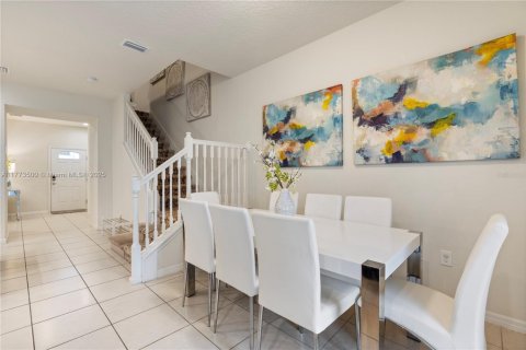 Купить таунхаус в Киссимми, Флорида 3 комнаты, 210.24м2, № 2077332 - фото 10