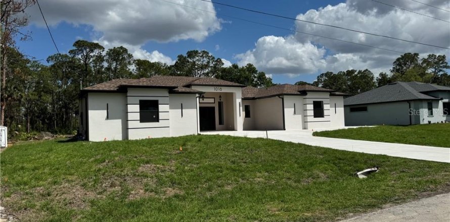 Villa ou maison à Lehigh Acres, Floride 4 chambres, 258.45 m2 № 1769526