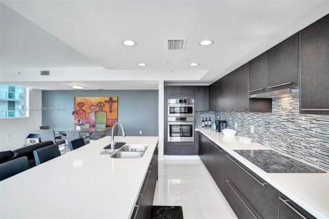 Condo in Doral, Florida, 3 bedrooms  № 1497237 - photo 6