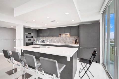 Condo in Doral, Florida, 3 bedrooms  № 1497237 - photo 8
