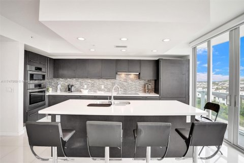 Condo in Doral, Florida, 3 bedrooms  № 1497237 - photo 9