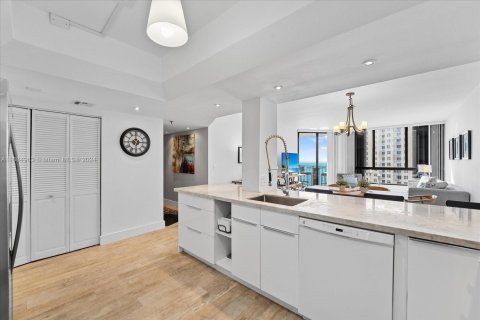 Condominio en venta en Miami, Florida, 2 dormitorios, 144.46 m2 № 1951369 - foto 11