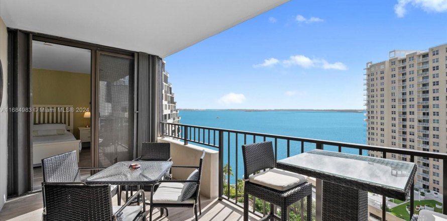 Condominio en Miami, Florida, 2 dormitorios № 1951369