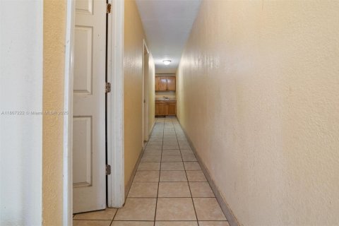 Propiedad comercial en venta en Miami, Florida, 98.1 m2 № 1749036 - foto 12
