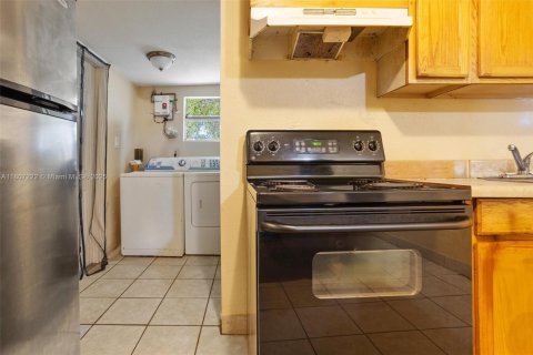 Propiedad comercial en venta en Miami, Florida, 98.1 m2 № 1749036 - foto 14