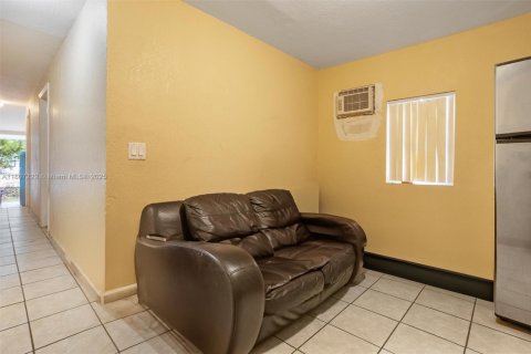 Propiedad comercial en venta en Miami, Florida, 98.1 m2 № 1749036 - foto 13