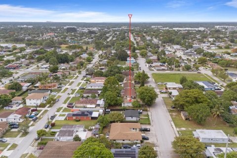 Propiedad comercial en venta en Miami, Florida, 98.1 m2 № 1749036 - foto 17