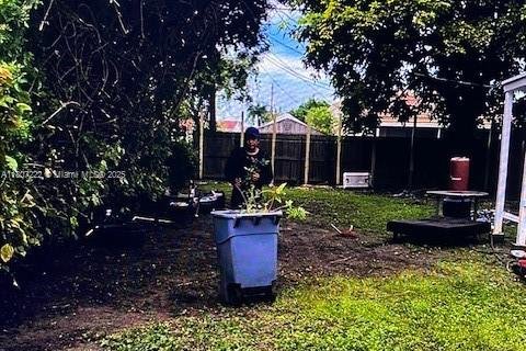 Propiedad comercial en venta en Miami, Florida, 98.1 m2 № 1749036 - foto 4