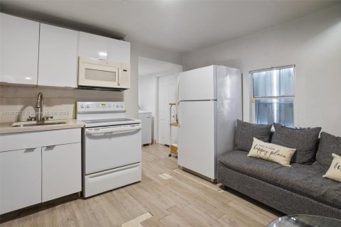Propiedad comercial en venta en Miami, Florida, 98.1 m2 № 1749036 - foto 5