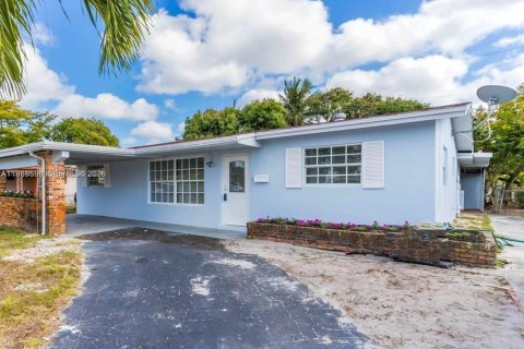 House in Sunrise, Florida 2 bedrooms, 169.18 sq.m. № 2030323 - photo 15