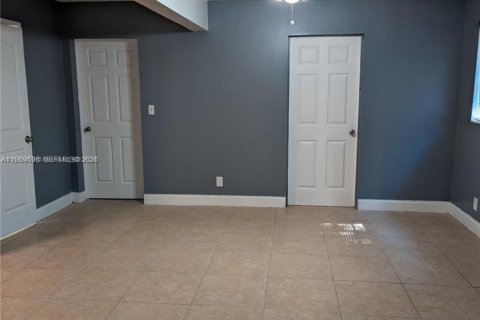 House in Sunrise, Florida 2 bedrooms, 169.18 sq.m. № 2030323 - photo 3