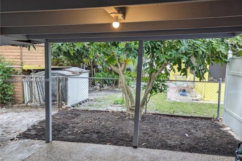 House in Sunrise, Florida 2 bedrooms, 169.18 sq.m. № 2030323 - photo 9