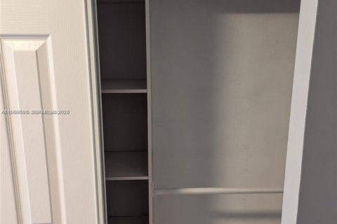 House in Sunrise, Florida 2 bedrooms, 169.18 sq.m. № 2030323 - photo 14