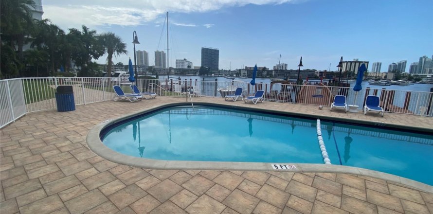Condo à Hallandale Beach, Floride, 2 chambres № 1182416