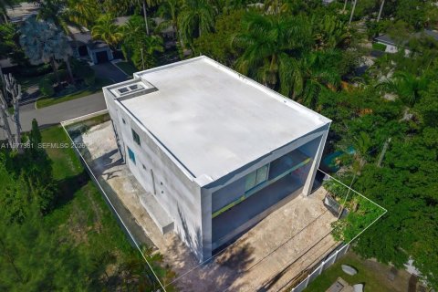 House in North Bay Village, Florida 5 bedrooms, 409.7 sq.m. № 2041069 - photo 21