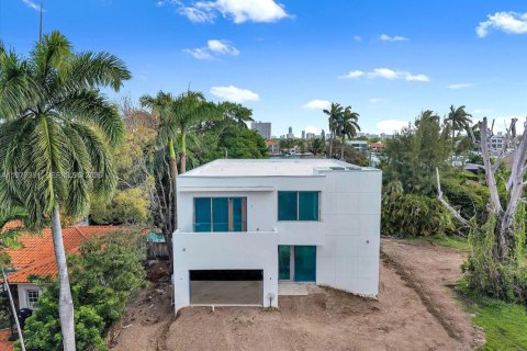 Купить виллу или дом в Норт-Бей-Виллидж, Флорида 5 спален, 409.7м2, № 2041069 - фото 25