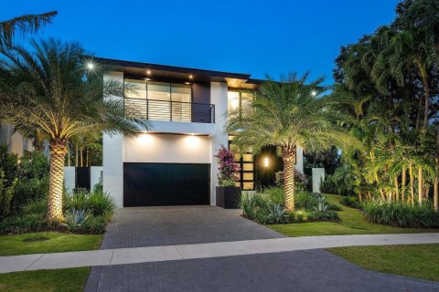 House in Boca Raton, Florida 4 bedrooms, 373.19 sq.m. № 2250653