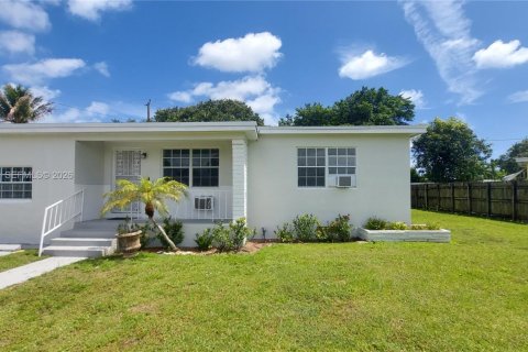 Villa ou maison à Miami, Floride 3 chambres, 110.27 m2 № 2055773