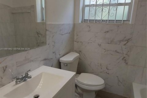 Villa ou maison à louer à Miami, Floride: 3 chambres, 110.27 m2 № 2055773 - photo 6