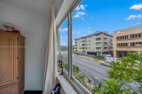 Condo in Miami Beach, Florida, 1 bedroom  № 1924798 - photo 12