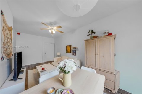 Condo in Miami Beach, Florida, 1 bedroom  № 1924798 - photo 8