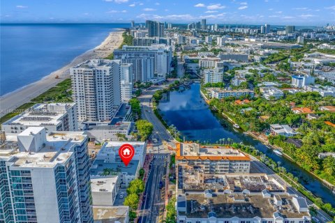 Condo in Miami Beach, Florida, 1 bedroom  № 1924798 - photo 19