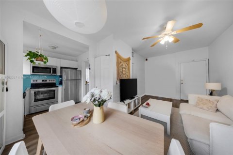 Condo in Miami Beach, Florida, 1 bedroom  № 1924798 - photo 6