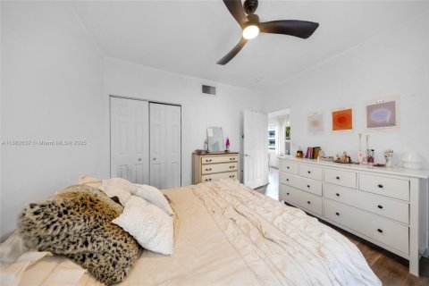 Condo in Miami Beach, Florida, 1 bedroom  № 1924798 - photo 14