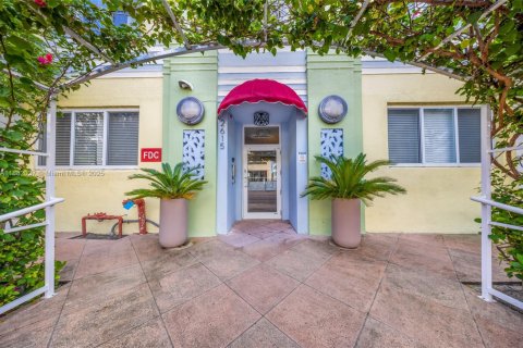 Condo in Miami Beach, Florida, 1 bedroom  № 1924798 - photo 3