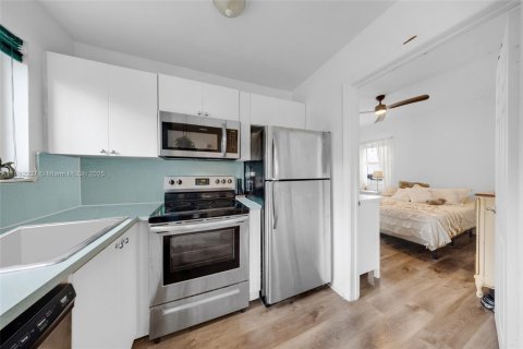 Condo in Miami Beach, Florida, 1 bedroom  № 1924798 - photo 10