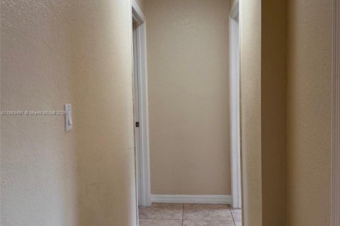 Villa ou maison à louer à Miami, Floride: 3 chambres, 195.47 m2 № 1921471 - photo 4