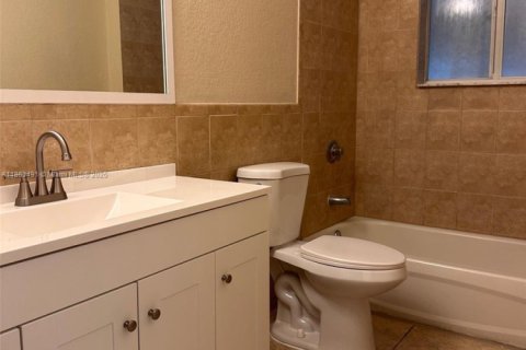 Villa ou maison à louer à Miami, Floride: 3 chambres, 195.47 m2 № 1921471 - photo 6