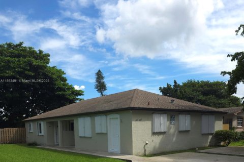 Villa ou maison à louer à Miami, Floride: 3 chambres, 195.47 m2 № 1921471 - photo 10