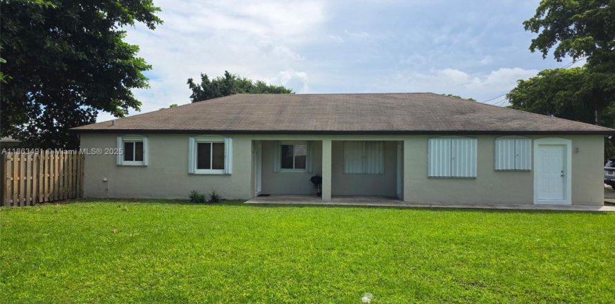 Villa ou maison à Miami, Floride 3 chambres, 195.47 m2 № 1921471