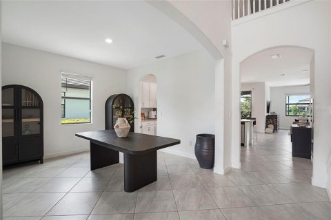 House in LORRAINE LAKES in Bradenton, Florida 5 bedrooms, 302.58 sq.m. № 2238182 - photo 7