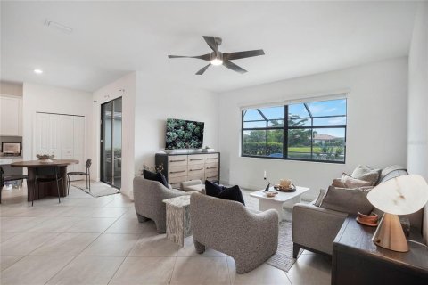 House in LORRAINE LAKES in Bradenton, Florida 5 bedrooms, 302.58 sq.m. № 2238182 - photo 18