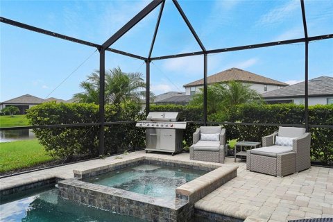 House in LORRAINE LAKES in Bradenton, Florida 5 bedrooms, 302.58 sq.m. № 2238182 - photo 4