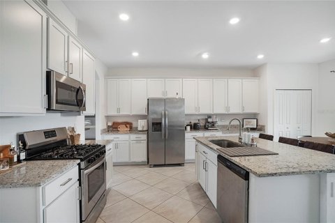 House in LORRAINE LAKES in Bradenton, Florida 5 bedrooms, 302.58 sq.m. № 2238182 - photo 13