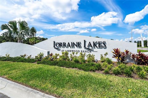 House in LORRAINE LAKES in Bradenton, Florida 5 bedrooms, 302.58 sq.m. № 2238182 - photo 2