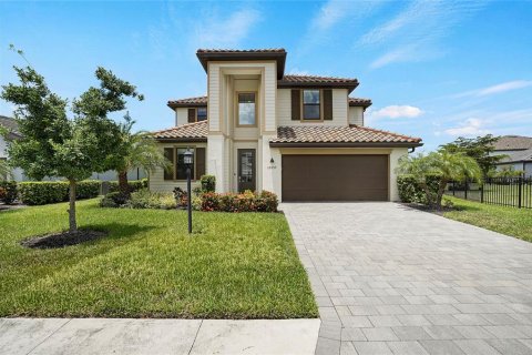 House in LORRAINE LAKES in Bradenton, Florida 5 bedrooms, 302.58 sq.m. № 2238182