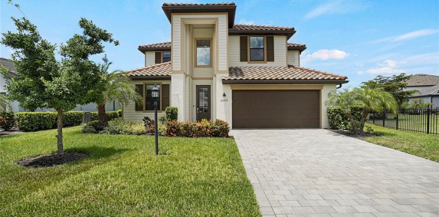 House in LORRAINE LAKES in Bradenton, Florida 5 bedrooms, 302.58 sq.m. № 2238182