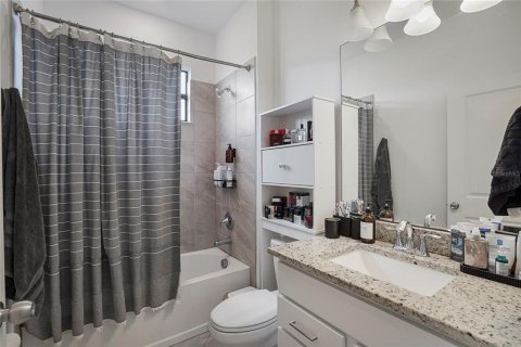House in LORRAINE LAKES in Bradenton, Florida 5 bedrooms, 302.58 sq.m. № 2238182 - photo 19