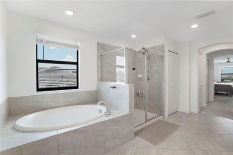 House in LORRAINE LAKES in Bradenton, Florida 5 bedrooms, 302.58 sq.m. № 2238182 - photo 24