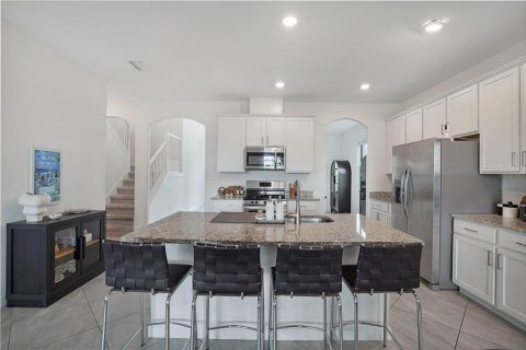 House in LORRAINE LAKES in Bradenton, Florida 5 bedrooms, 302.58 sq.m. № 2238182 - photo 11