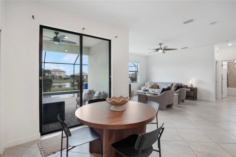House in LORRAINE LAKES in Bradenton, Florida 5 bedrooms, 302.58 sq.m. № 2238182 - photo 15