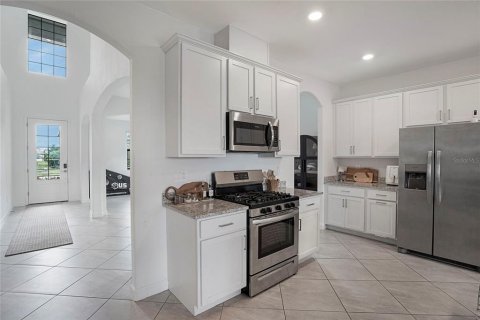 House in LORRAINE LAKES in Bradenton, Florida 5 bedrooms, 302.58 sq.m. № 2238182 - photo 12