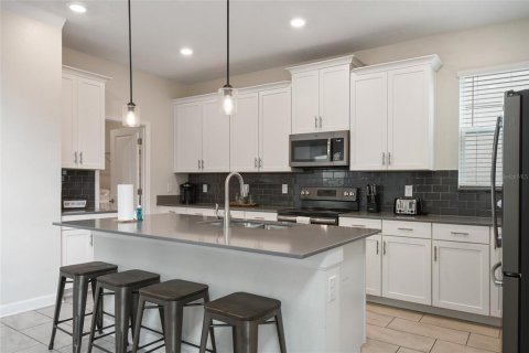 House in Davenport, Florida 5 bedrooms, 286.23 sq.m. № 1765149 - photo 15